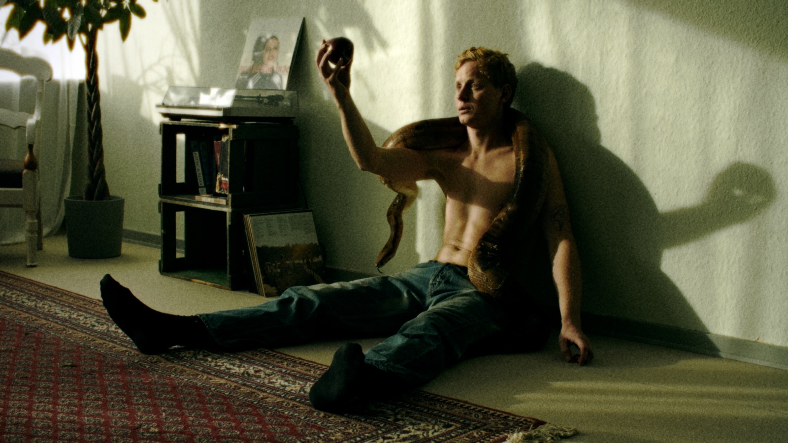Still from Angående Mig by DAVAI
